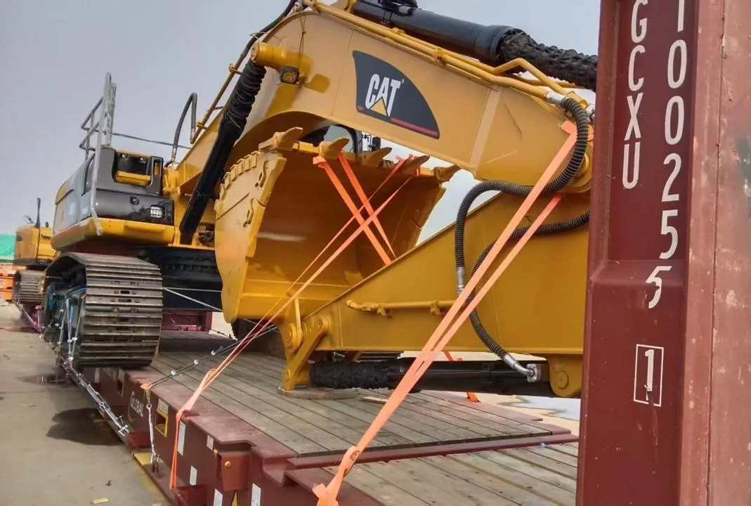 Імпорт екскаваторів CAT до України