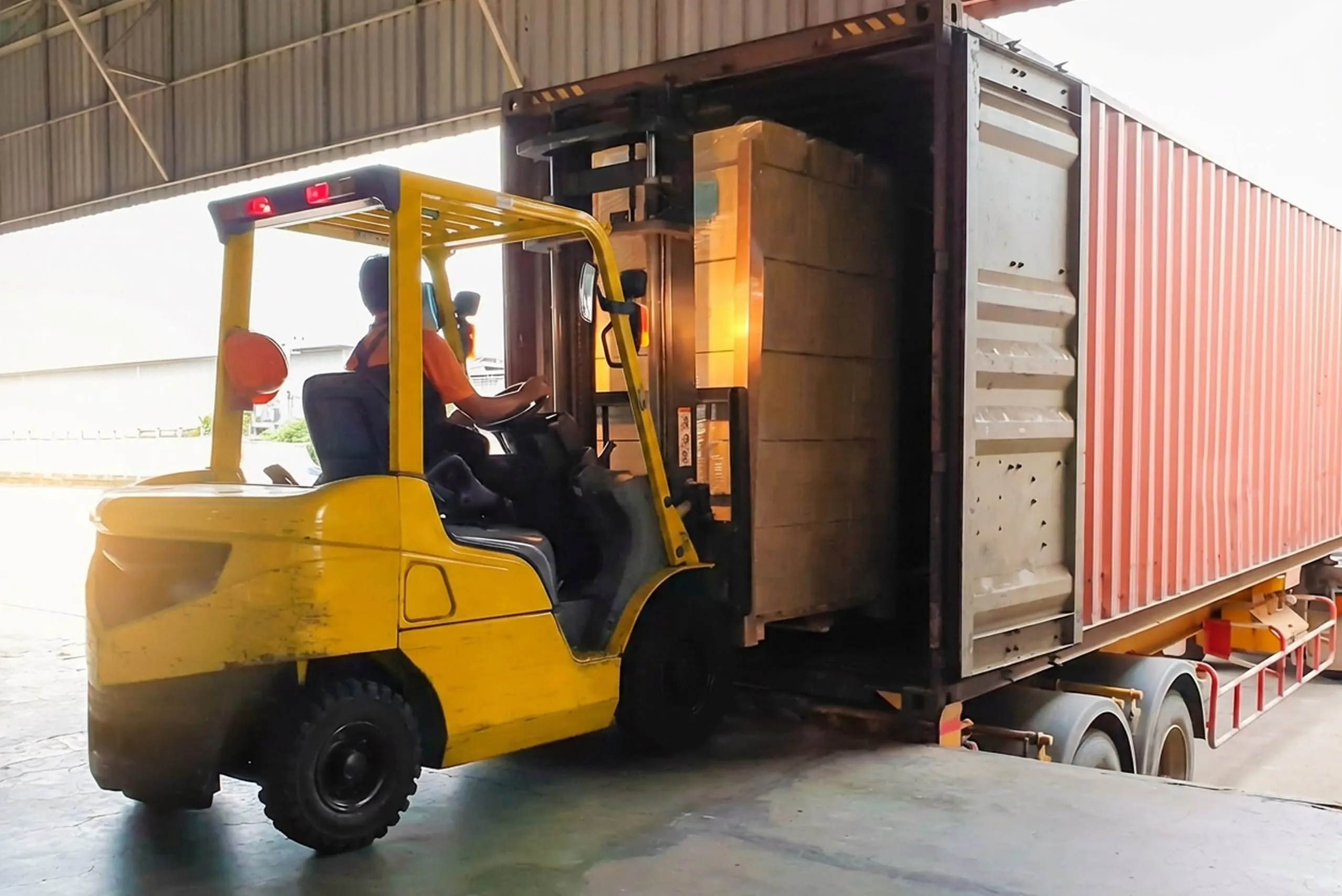 Регулярна доставка промислових комплектуючих з Польщі